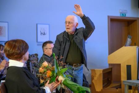 Deklica s piščalko-27